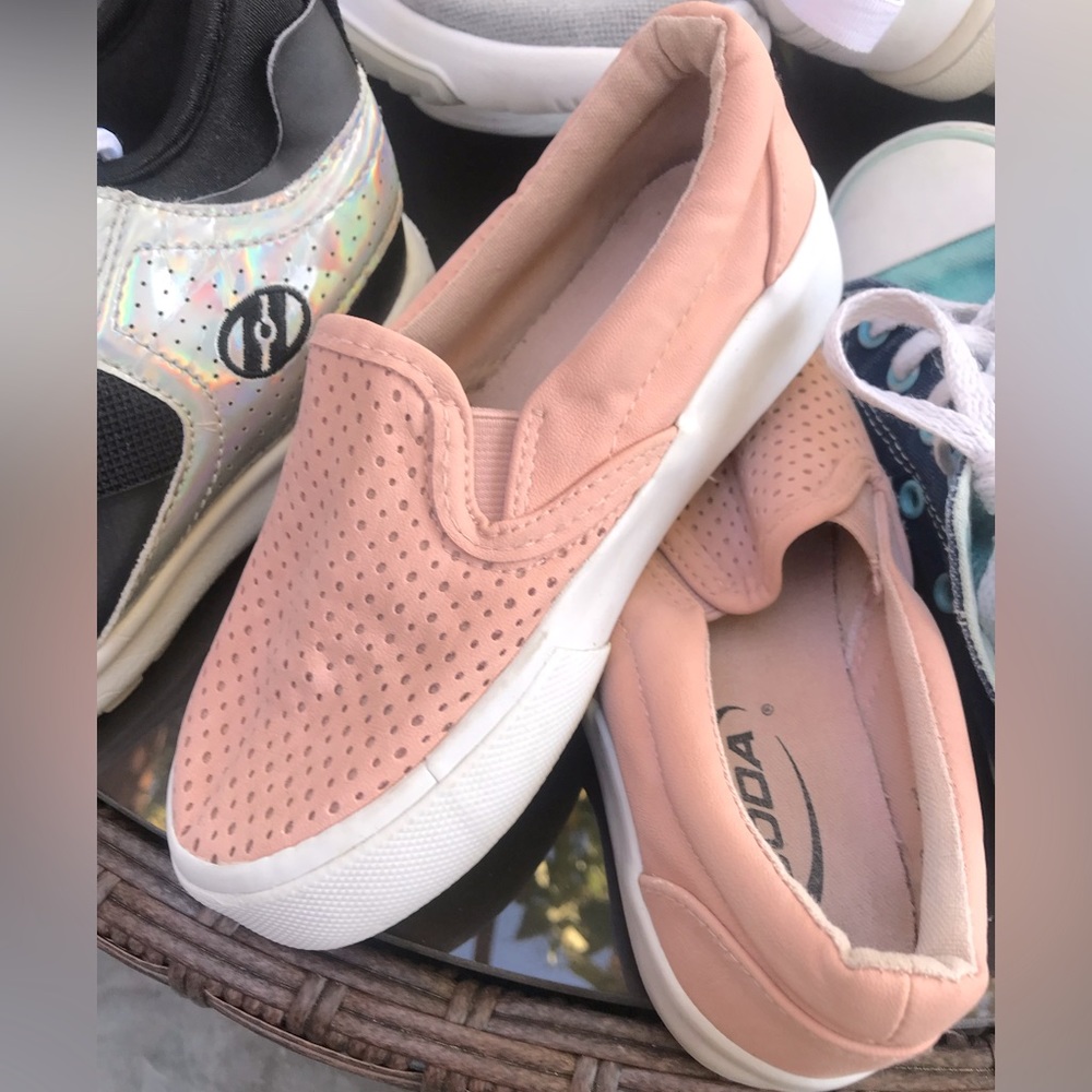 Girls slip on sneakers. Size 11